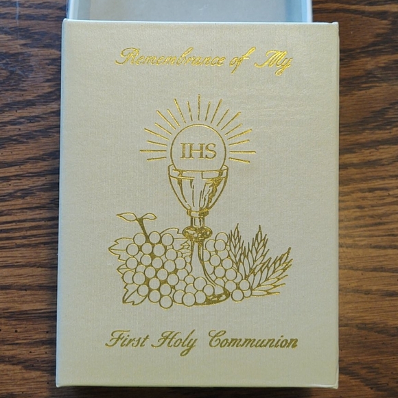 3/$15 1st Communion photo album NIB - Picture 2 of 5